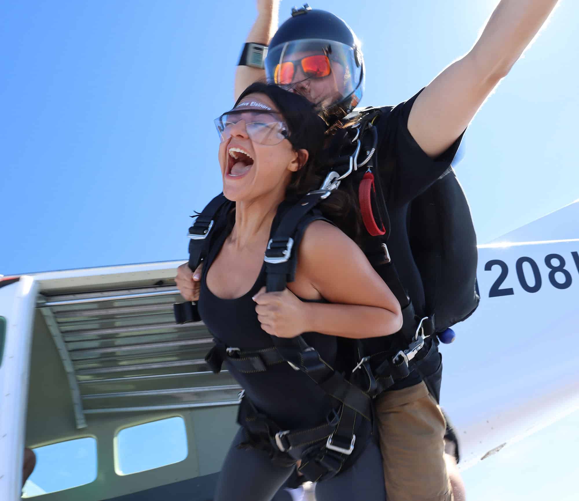 Skydiving guide: Essential tips for planning your first skydive to ensure a safe and thrilling experience.